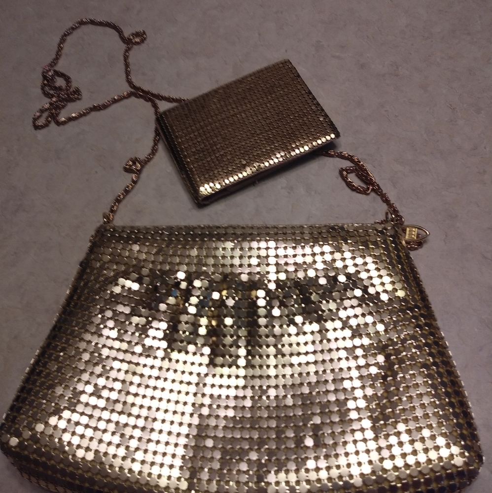 Gold chain link shoulder bag with matching wallet - vintage